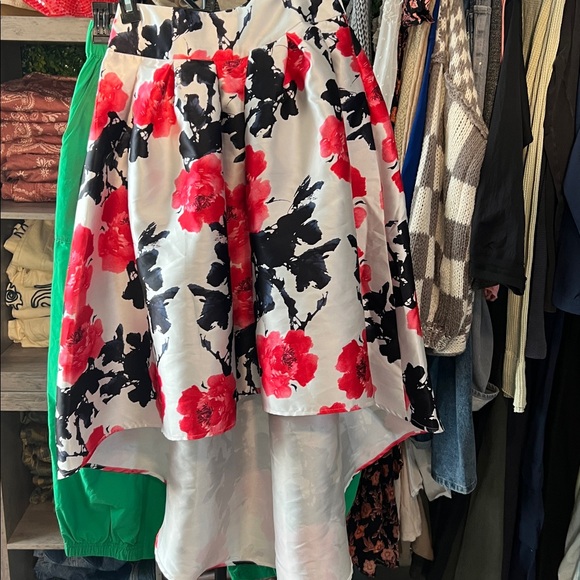 SAN JOY hi-lo bow front full floral skirt - Picture 12 of 12